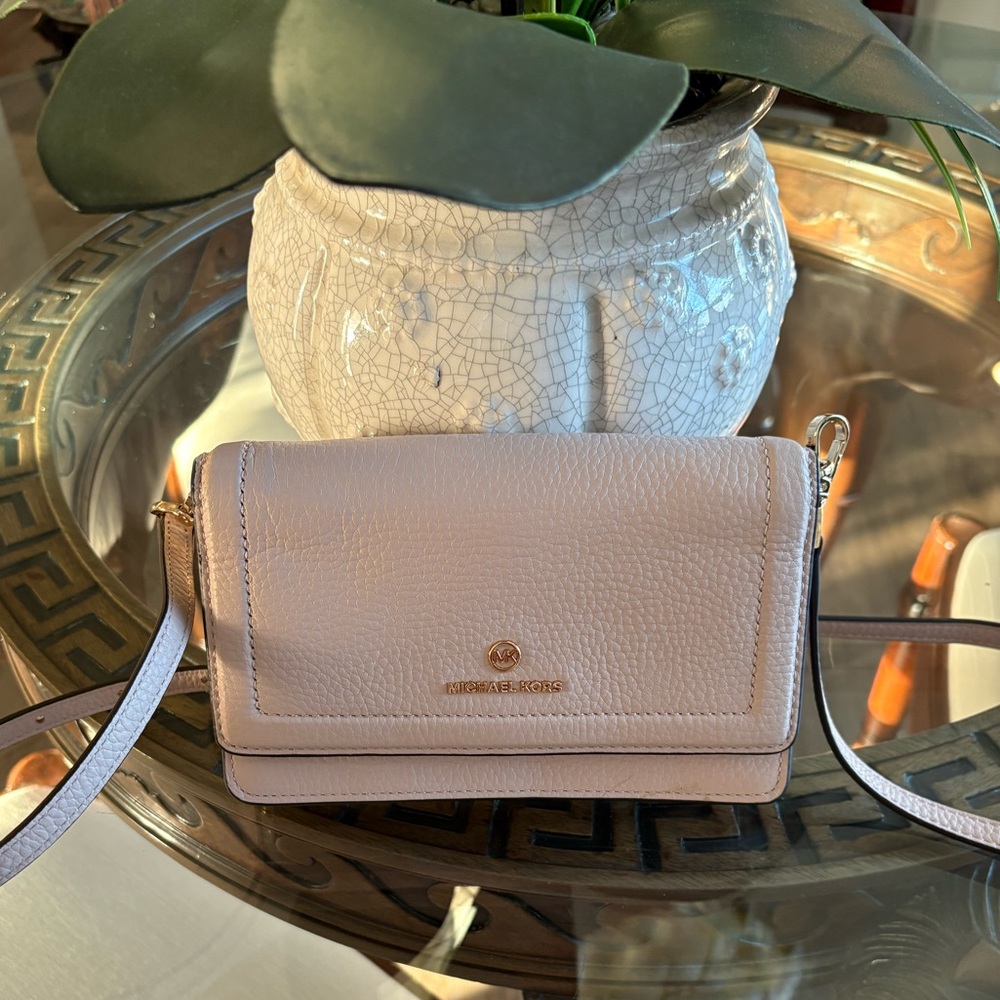🩷🩷MICHAEL KORS JET SET LEATHER CHARL SMART PHONE CROSSBODY BAG IN SOFT PINK!🩷🩷